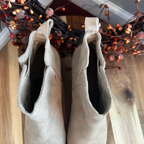 Toms Womens Clare Wedge Ortholite Foam Insole Boot Sz 12 in Oatmeal Suede - Picture 4 of 15